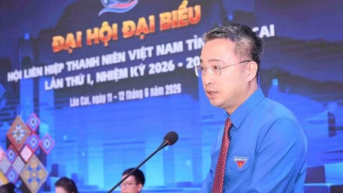 Đồng chí Nguyễn Tường Lâm, Chủ tịch Hội Liên hiệp Thanh niên Việt Nam biểu dương những kết quả mà thanh niên Lào Cai đạt được thời gian qua.
