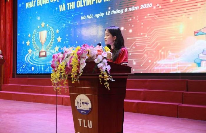  Sinh viên Nguyễn Thị Lan, đại diện sinh viên đạt thành tích, chia sẻ. 