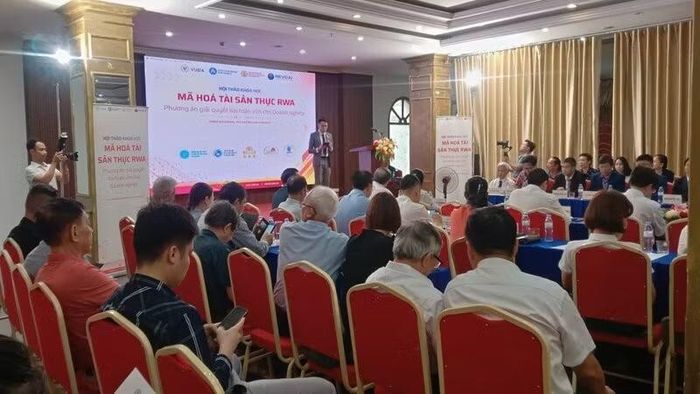 Các đại biểu dự hội thảo.