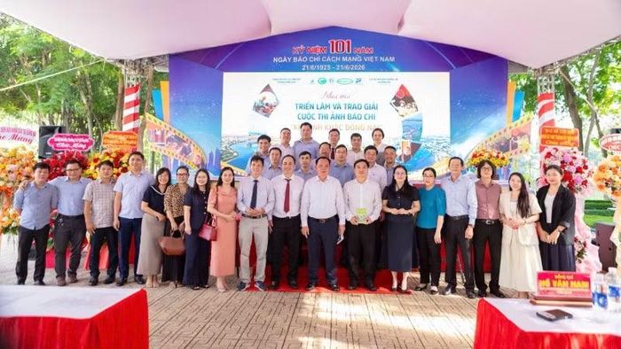 Lãnh đạo thành phố Đồng Nai, phường Trấn Biên và phóng viên các cơ quan báo chí Trung ương, địa phương.