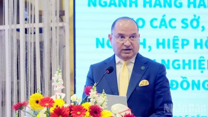 Đại sứ đặc mệnh toàn quyền Vương quốc Saudi Arabia tại Việt Nam Thamer Mohammed A. Algosaibi phát biểu tại hội thảo.