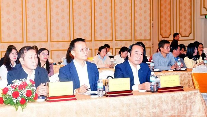 Đại biểu tham dự hội thảo.