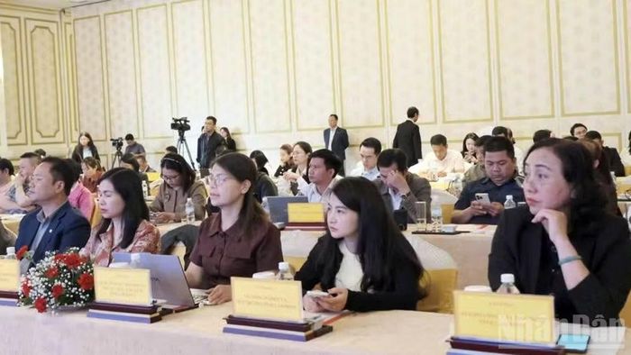Đại biểu tham dự hội thảo.