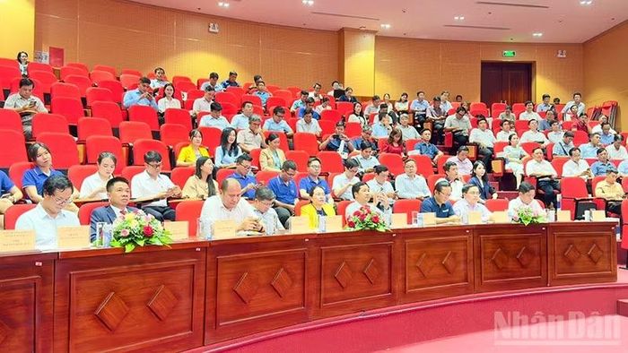 Đại biểu tham dự.