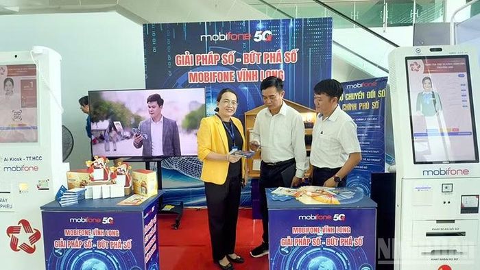 Doanh nghiệp viễn thông tham gia hội thảo.