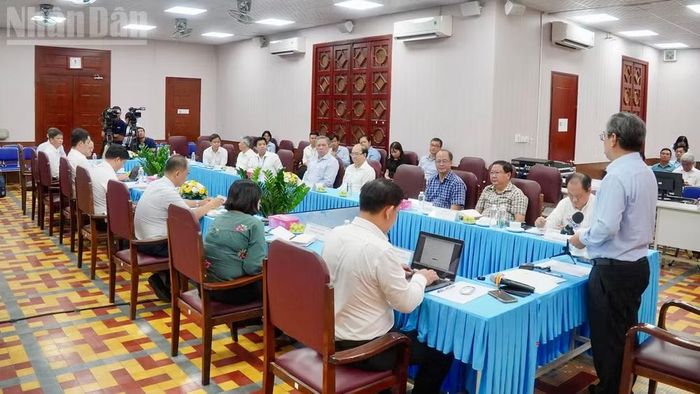 Phó Bí thư Thành ủy Thành phố Hồ Chí Minh Nguyễn Phước Lộc làm việc với các bệnh viện.