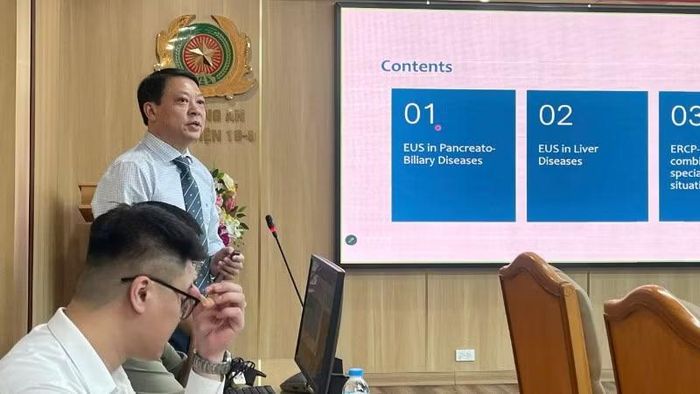 Tiến sĩ, bác sĩ Hồ Đăng Quý Dũng, Trưởng khoa Nội soi, Bệnh viện Chợ Rẫy chia sẻ tại hội thảo.
