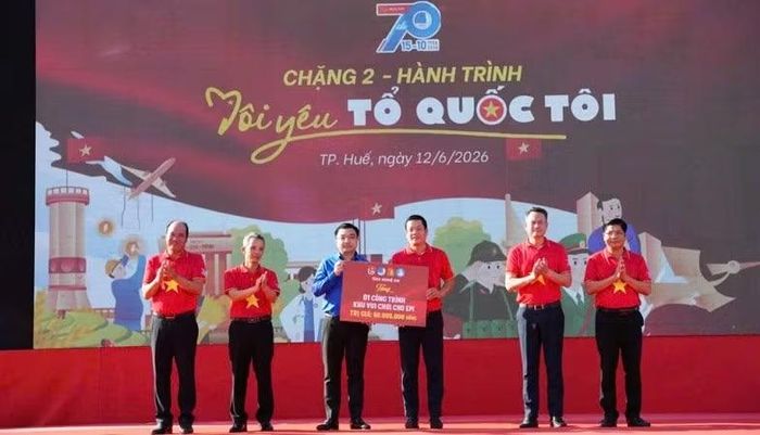 Trung ương Hội Liên hiệp Thanh niên Việt Nam cùng các đơn vị đồng hành trao tặng nhiều công trình thanh niên và nguồn lực an sinh xã hội với tổng trị giá hơn 700 triệu đồng.