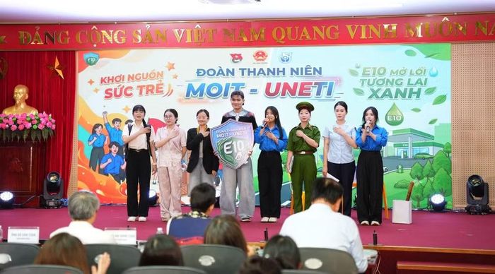 Nhiều đội thi đã lựa chọn cách tiếp cận trẻ trung, dễ hiểu, để truyền tải thông điệp sử dụng nhiên liệu xanh tới cộng đồng.