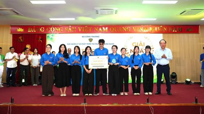 Đội Đoàn Thanh niên MOIT-UNETI xuất sắc giành giải Nhất.