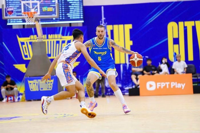 Dakota Zinser giúp Ho Chi Minh City Wings vùng lên ở hiệp 2.