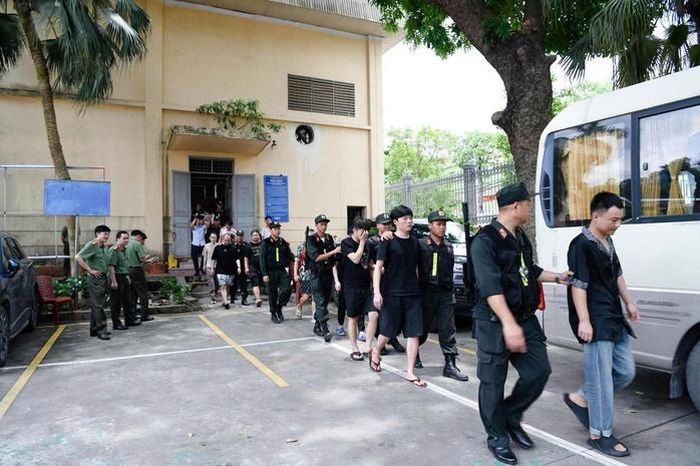 Cơ quan công an bắt giữ nhiều đối tượng trong đường dây lừa đảo xuyên quốc gia. Ảnh: Công an cung cấp 