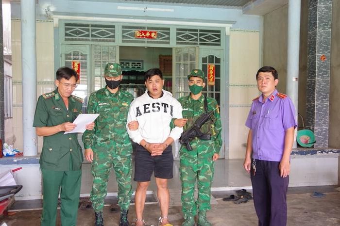Lực lượng chức năng bắt khẩn cấp Cao Anh Tài để điều tra vai trò liên quan trong đường dây vận chuyển ma túy.