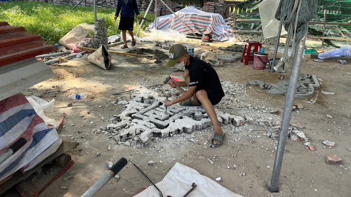 Làm sạch một cấu kiện sau khi hạ giải để tái sử dụng.
