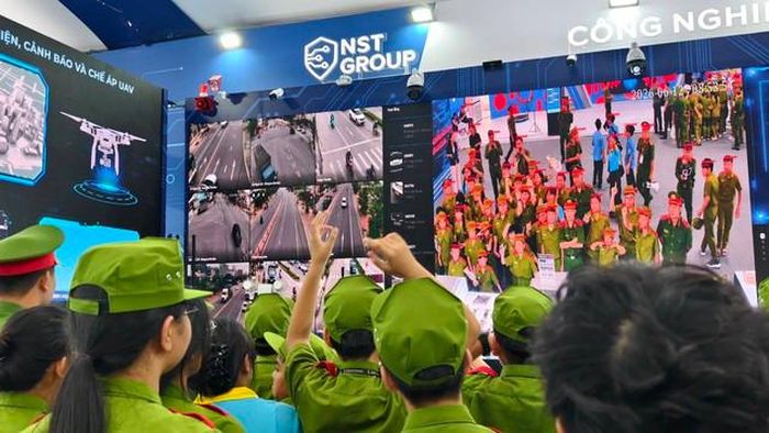 Gian hàng Công nghệ nhận được sự quan tâm đặc biệt thiếu nhi và du khách