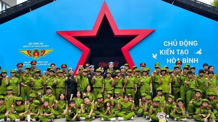 Hoạt động thu hút nhiều thanh thiếu niên tham quan, học tập
