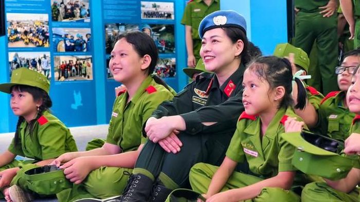 Các em thiếu nhi thích thú với những hoạt động kể chuyện trong Chương trình