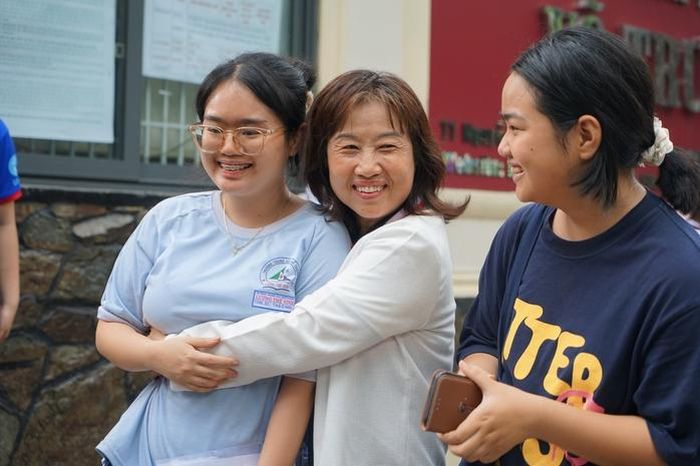 Điều khiến chị hạnh phúc nhất không phải kết quả thi mà là được chứng kiến con gái nỗ lực để theo đuổi ước mơ vào ĐH.