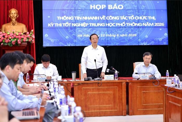 Thứ trưởng Bộ GD-ĐT Phạm Ngọc Thưởng chủ trì cuộc họp báo