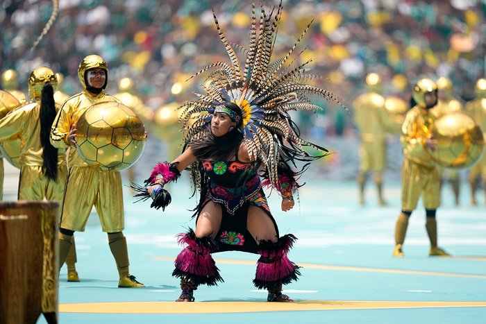 Các vũ công biểu diễn tại Lễ khai mạc World Cup 2026. Ảnh: AP 