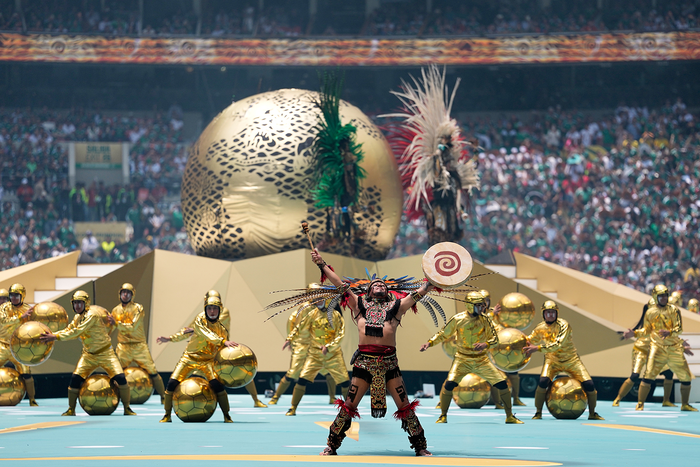  Các vũ công biểu diễn tại Lễ khai mạc World Cup 2026. Ảnh: AP