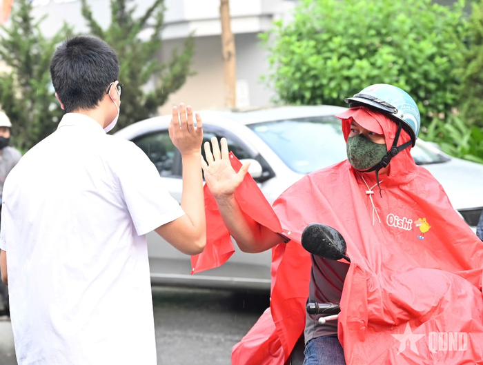 Thí sinh dự thi tại Trường THCS Nhật Tân (Hà Nội) quyết tâm cho ngày thi cuối của Kỳ thi tốt nghiệp THPT năm 2026.