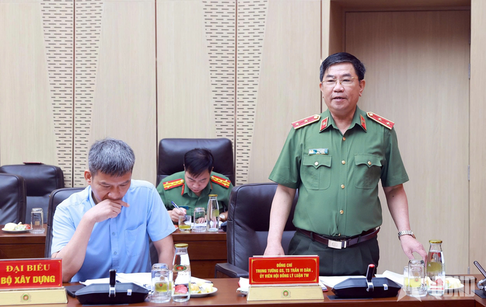 Đại biểu đóng góp ý kiến tại hội nghị.