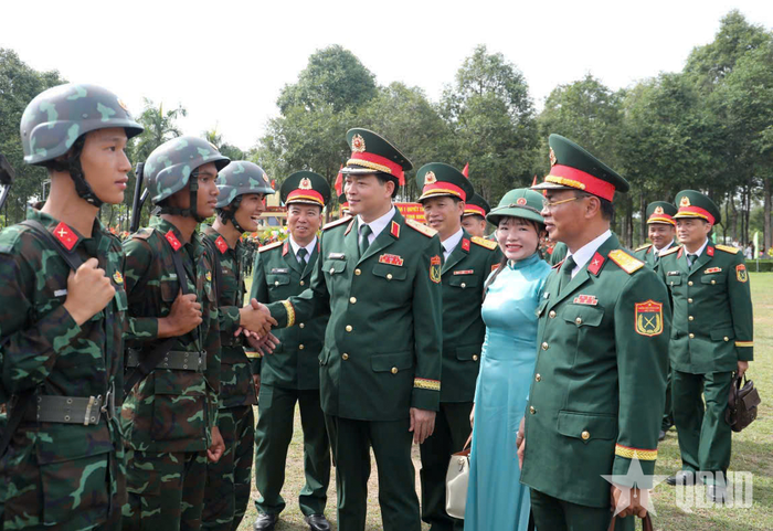Trung tướng Đào Tuấn Anh, Ủy viên Trung ương Đảng, Tư lệnh Quân đoàn 34 động viên chiến sĩ mới Trung đoàn 1 (Sư đoàn 9, Quân đoàn 34).