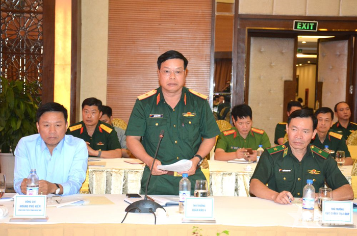 Thiếu tướng Ngô Nam Cường, Phó tư lệnh Quân khu 4 phát biểu tại buổi họp đoàn.