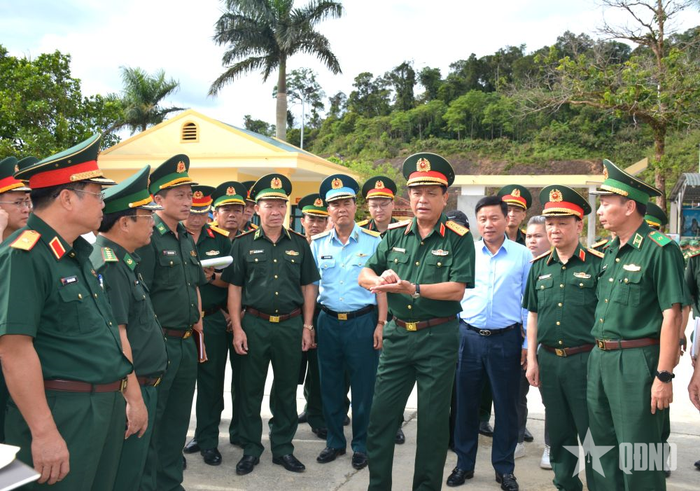  Thượng tướng Nguyễn Trường Thắng kiểm tra Đồn Biên phòng Cửa khẩu Thanh Thủy-nơi dự kiến đón Bộ trưởng Quốc phòng Việt Nam và Lào đến thăm. 