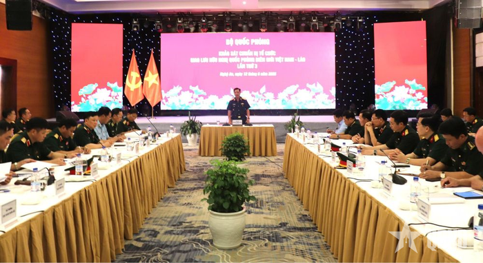 Họp đoàn sau buổi kiểm tra thực địa. 