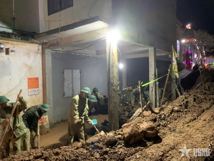 Cán bộ, chiến sĩ Sư đoàn 968 xung kích thực hiện Chiến dịch Quang Trung tại xã Khe Sanh, tỉnh Quảng Trị. 