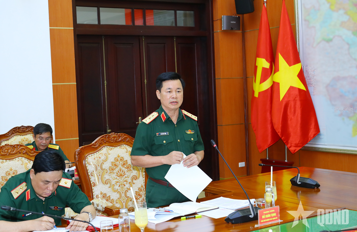  Thượng tướng Đỗ Xuân Tụng, Ủy viên Trung ương Đảng, Phó chủ nhiệm Tổng cục Chính trị phát biểu tại hội nghị.