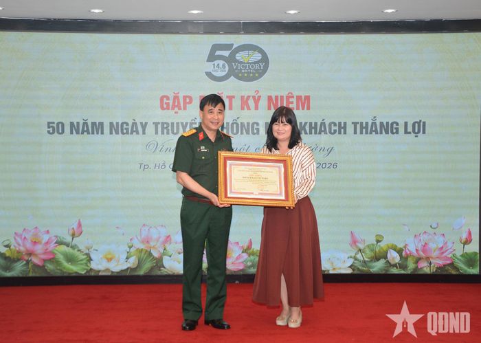 Nhà khách Thắng Lợi nhận Giấy khen của Sở Du lịch TP Hồ Chí Minh vì có nhiều thành tích đóng góp cho sự nghiệp phát triển ngành du lịch thành phố. 