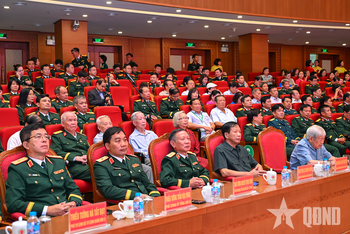 Các đại biểu dự lễ kỷ niệm.