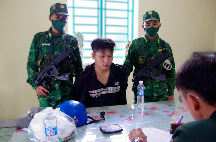 Đối tượng Lê Quan Trường bị bắt giữ khi vận chuyển trái phép ma túy về Việt Nam.