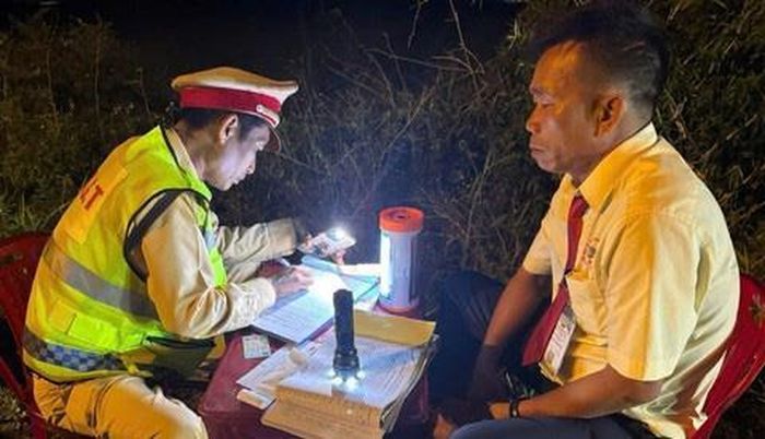 Lập biên bản tài xế vi phạm