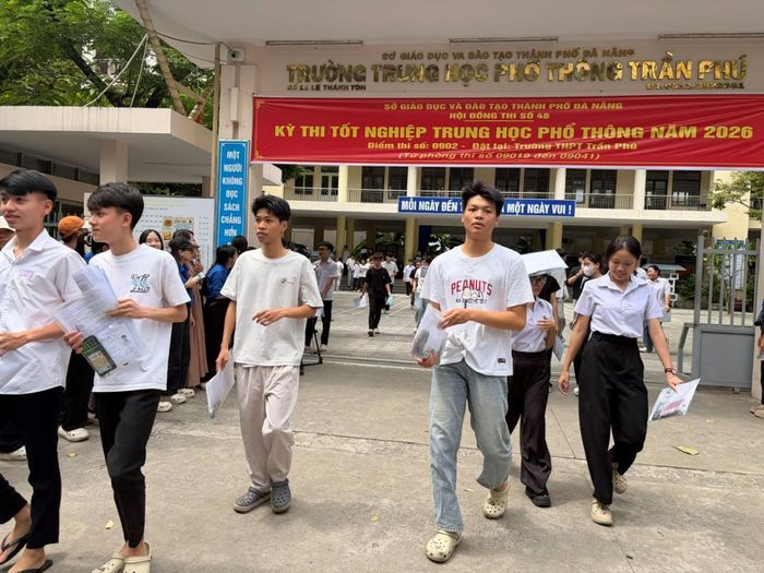 Hoàn thành kỳ thi Tốt nghiệp THPT năm 2026 với các môn thi tự chọn, TS Đà Nẵng ra về với nhiều cung bậc cảm xúc. Ảnh: P.T