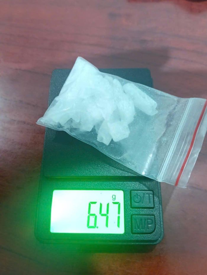 Các đối tượng cùng tang vật liên quan.