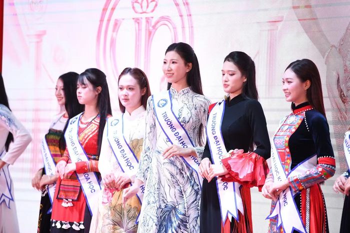 Nữ sinh được Hoa hậu Hà Trúc Linh và người đẹp Phạm Thùy Dương lựa chọn là thí sinh có phần trình diễn catwalk ấn tượng nhất tại chương trình.