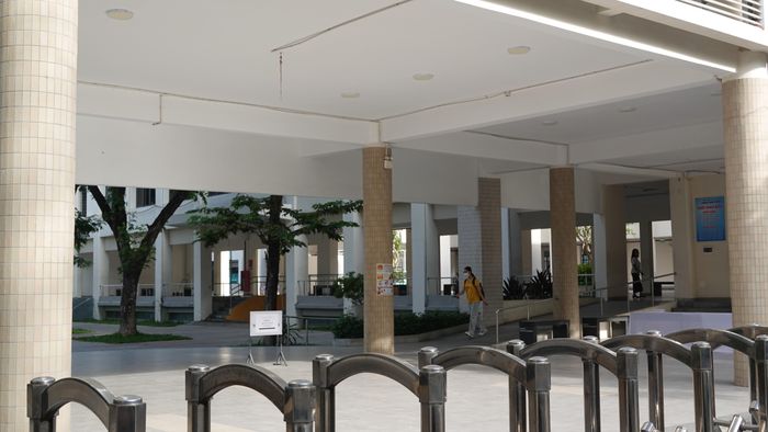  Điểm thi THPT Phan Châu Trinh (phường Hải Châu) trước giờ vào phòng thi. Ảnh: XUÂN QUỲNH 