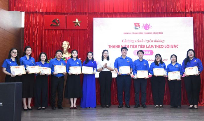  Các cá nhân nhận danh hiệu “Thanh niên tiên tiến làm theo lời Bác” 