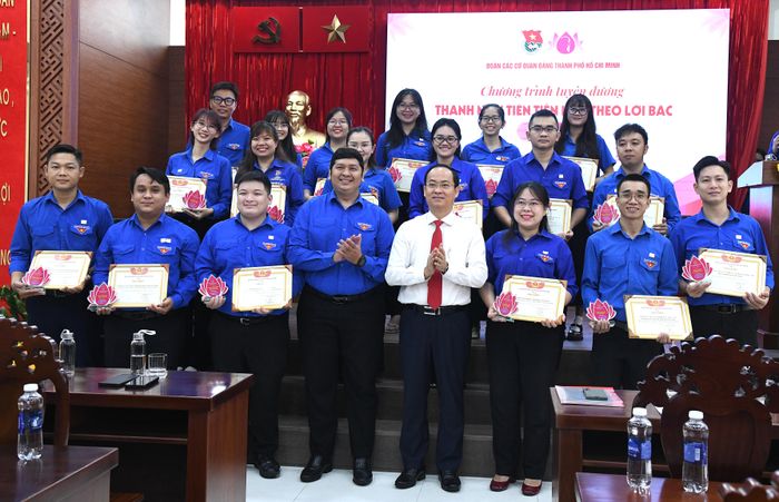  20 tập thể nhận danh hiệu “Tập thể thanh niên tiên tiến làm theo lời Bác” 