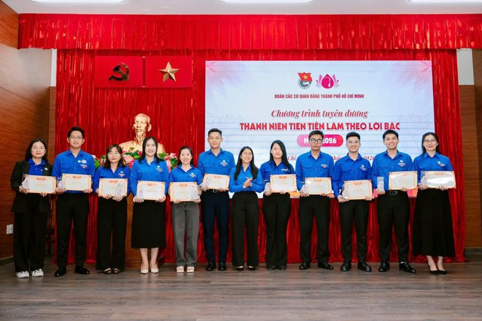  Các cá nhân nhận danh hiệu “Thanh niên tiên tiến làm theo lời Bác” 