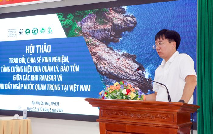  Ông Nguyễn Xuân Dũng, Trưởng phòng Sinh thái và Cảnh quan thiên nhiên, Cục Bảo tồn thiên nhiên và đa dạng sinh học, phát biểu tại hội thảo 