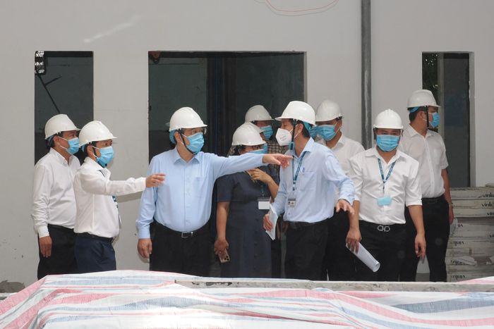  Ủy viên Trung ương Đảng, Phó Bí thư Thành ủy, Chủ tịch Ủy ban MTTQ Việt Nam TPHCM Nguyễn Phước Lộc cùng đoàn công tác khảo sát hiện trạng Cơ sở 2 Bệnh viện Nhân dân 115 sáng 12-6. Ảnh: HOÀNG HÙNG 