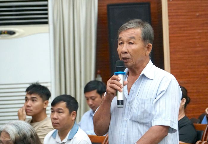  Cử tri nêu ý kiến tại buổi tiếp xúc 