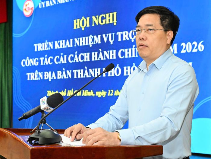 Đồng chí Phạm Minh Hùng, Vụ trưởng vụ CCHC, Bộ Nội vụ phát biểu tại hội nghị. Ảnh: VIỆT DŨNG