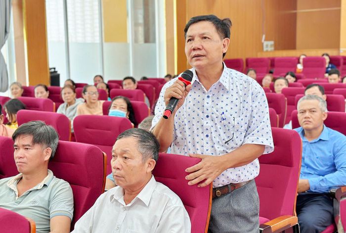  Cử tri xã Phú Giáo phản ánh nhiều vấn đề dân sinh, trong đó có tình trạng ngập nước vào mùa mưa 