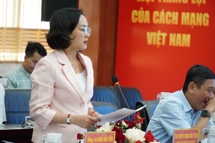  Phó Chủ tịch UBND phường Sài Gòn Ngô Hải Yến nêu ý kiến tại hội thảo 